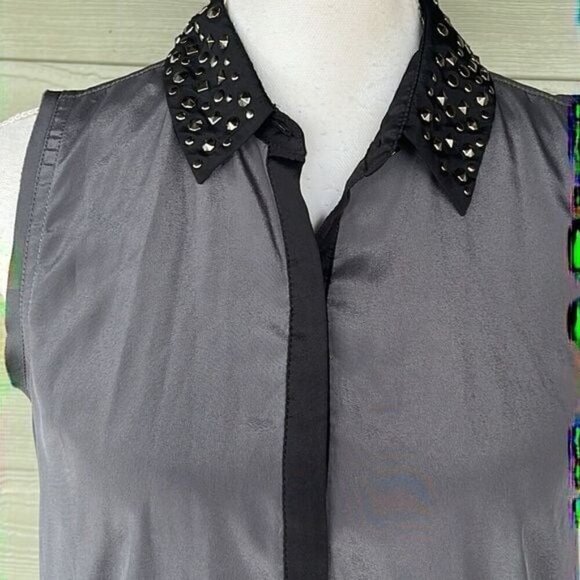 Rock & Republic Sleeveless Button Down Blouse - Picture 2 of 11